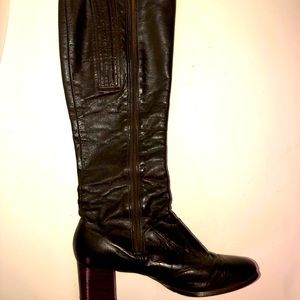 Vintage Cobbies dark brown heeled boots